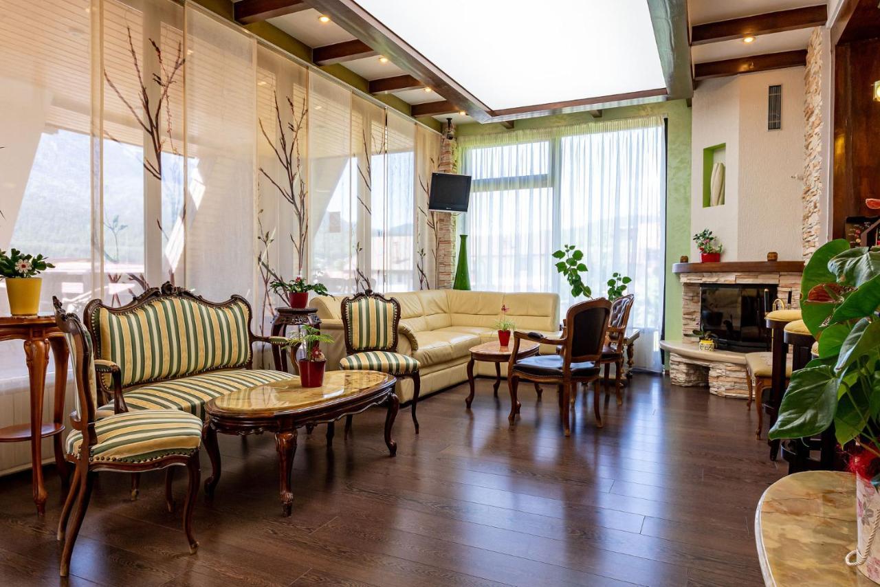 Casa Freya Hotel Busteni Bagian luar foto